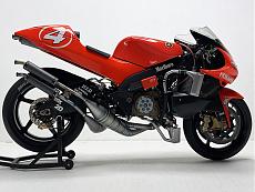 Yamaha yzr 500 Max Biaggi 2000-1.jpg