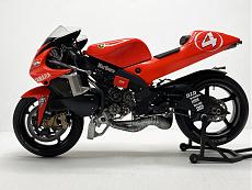 Yamaha yzr 500 Max Biaggi 2000-2.jpg