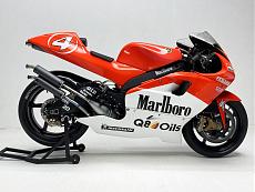 Yamaha yzr 500 Max Biaggi 2000-4.jpg