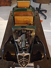 Citron Traction Avant Cabriolet (1934) Heller 1/8 scale-20210920_191437.jpg