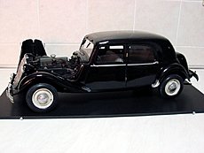 Citron Traction Avant Cabriolet (1934) Heller 1/8 scale-attachment.jpg