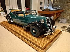 Citron Traction Avant Cabriolet (1934) Heller 1/8 scale-20211017_235414.jpg