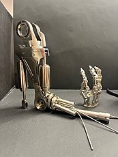 Terminator T-800 Hachette 1:2-4.jpg