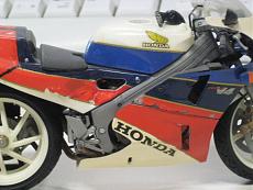 [MOTO] Honda VFR 750 R RC-30 Tamiya scala 1:12-img-025.jpg