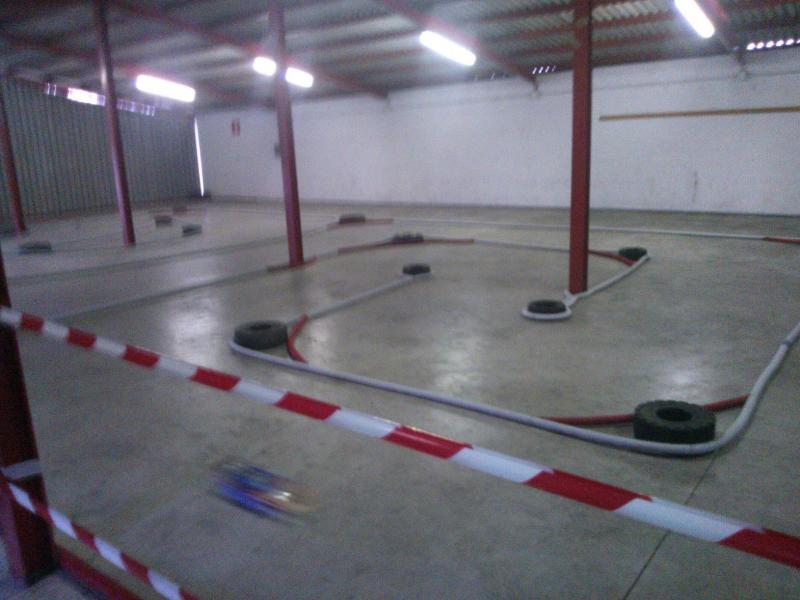 Sempre fotografato dal 3° angolo, nella parte alta, il rettilineo principale... nella parte bassa la seconda chicane stretta con uscita ad angolo costante...